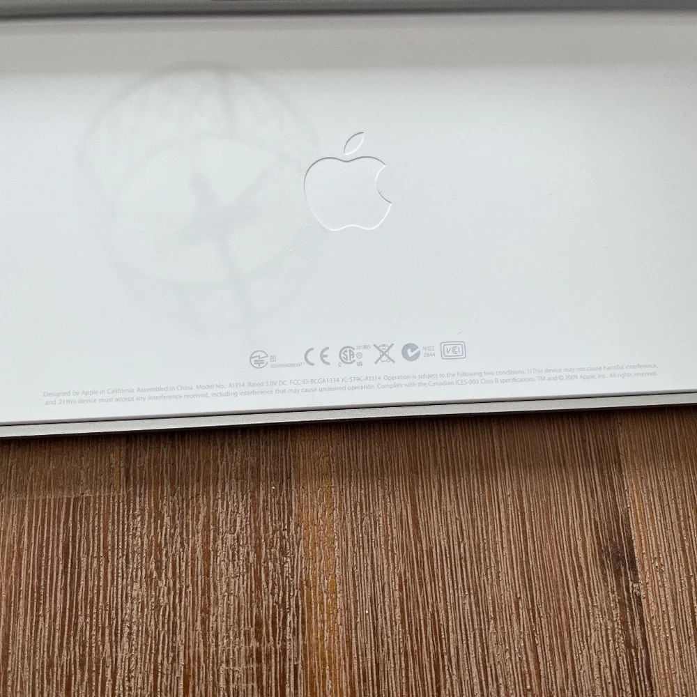 Apple Wireless Battery-Operated Keyboard, Model: A1314 c 2009
